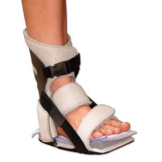 Black Nice Stretch Original night splint with adjustable straps, removable Polar Ice insert, and low-profile collapsible design.