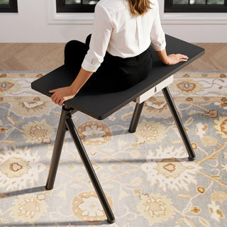 Woman raising the WalkingPad ETD6 standing desk by hand